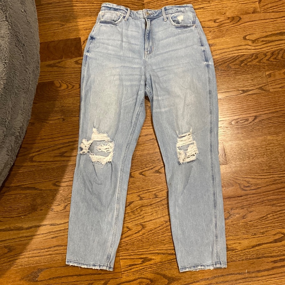 hollister mom jeans knee rips